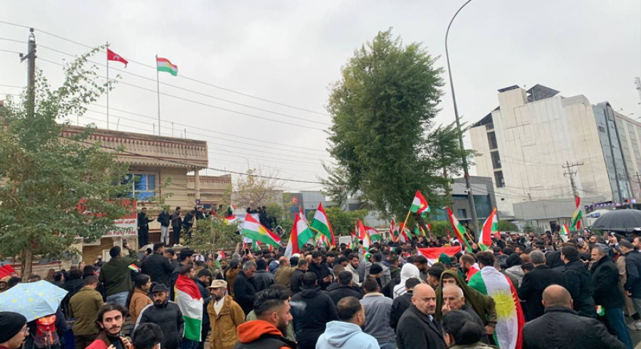 لەسەر بانگەوازەکەی حزبی شیوعی، بە دەیان هەزار کەسی لە هەولێر هاتنە سەر شەقام