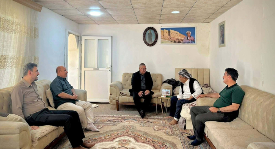 شاندێکی حزبی شیوعی کوردستان سەردانی (مام فارس)دەکات